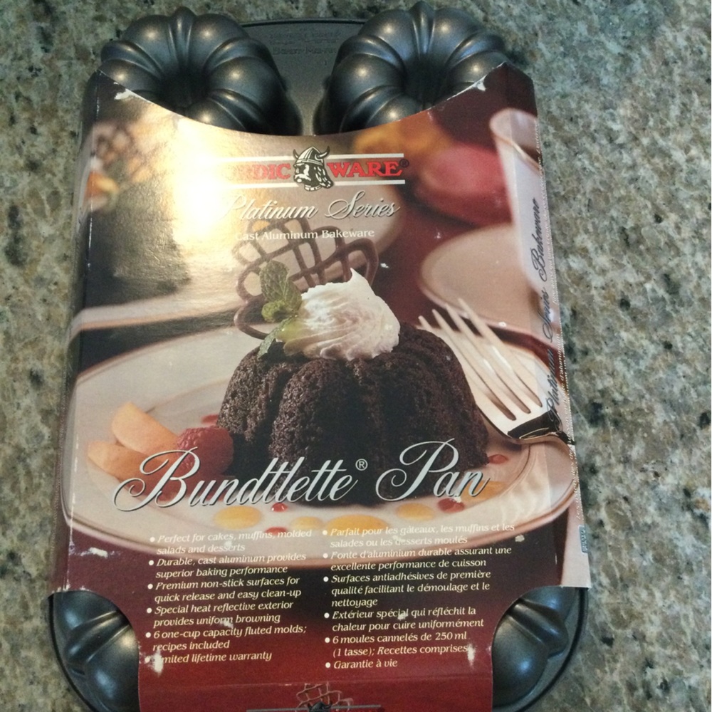 Nordic Ware Platinum Series Cast Aluminum Bundlette pan.  Brand new!